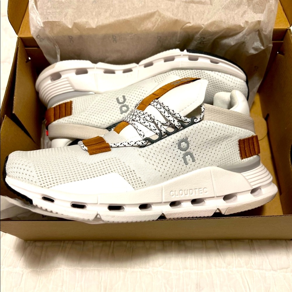 On cloud nova white /pearl sneakers